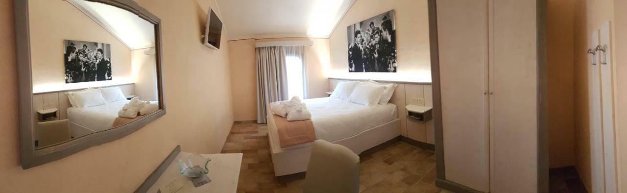 Hotel Locanda Dolce Vita Сан-Дона-ді-П'яве Екстер'єр фото