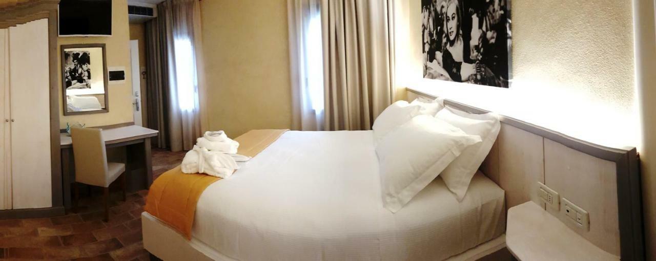 Hotel Locanda Dolce Vita Сан-Дона-ді-П'яве Екстер'єр фото